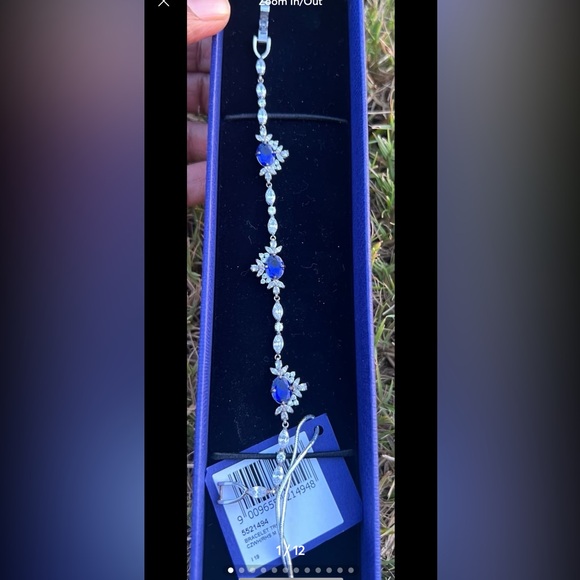 Royal crystal bracelet from swarovski authentic signed comes with extender - Picture 1 of 12